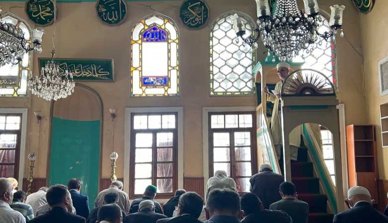 Boğaz'ın incisi Kuruçeşme Tezkireci Osman Efendi Camii'nde son cuma