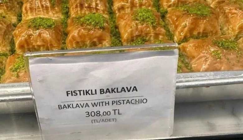 İstanbul Havalimanı'nda 1 dilim baklava 308 liraya satılıyor