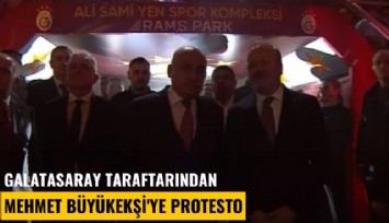 Galatasaray taraftarından Mehmet Büyükekşi'ye protesto
