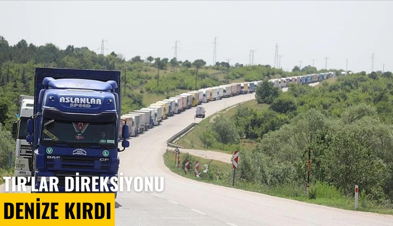 TIR'lar direksiyonu denize kırdı